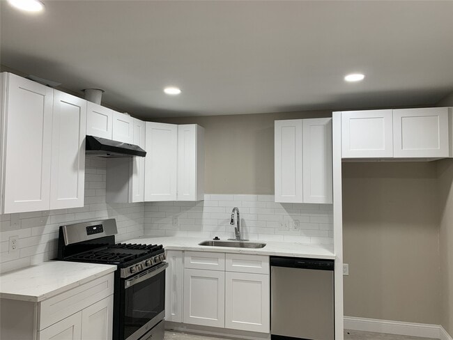 Building Photo - 14002 Rosecrest Dr