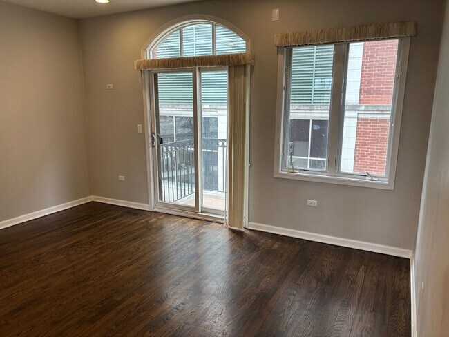 Foto del edificio - 331 E 17th St