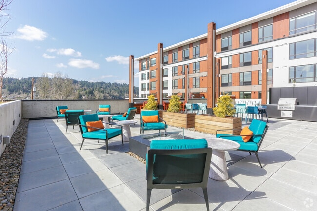 Building Photo - Axletree Apartments - City Vibes, Small To...