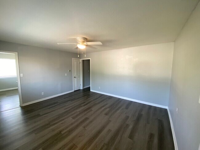 Foto del edificio - 3825 N Grand Ave