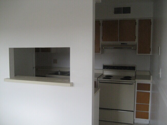 Foto del edificio - PRICE REDUCED - AVAILABLE NOW!!!  Incredib...