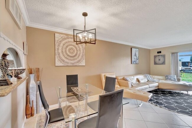 Foto del edificio - 7101 Golf Colony Ct