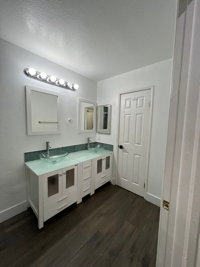 Foto del edificio - New to the Market! 2 Bed 2 Bath upgraded Tijeras Creek Villas home