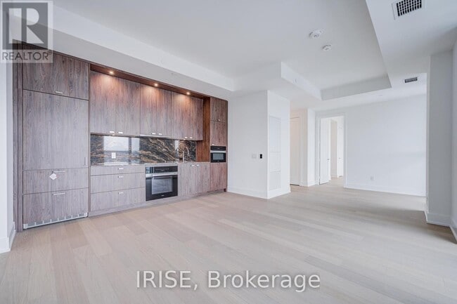 Photo du bâtiment - 399 Royal Orchard Blvd