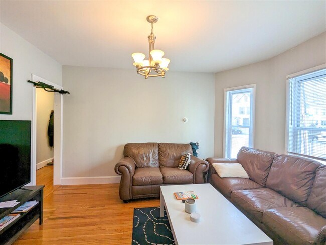 Foto del edificio - 383 Highland Ave
