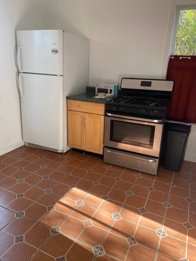 Kitchen - 658 Jefferson St