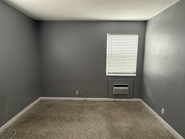 Building Photo - 1118 N H St