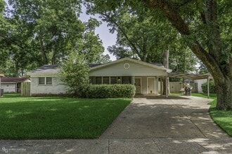 Building Photo - 1602 San Saba St