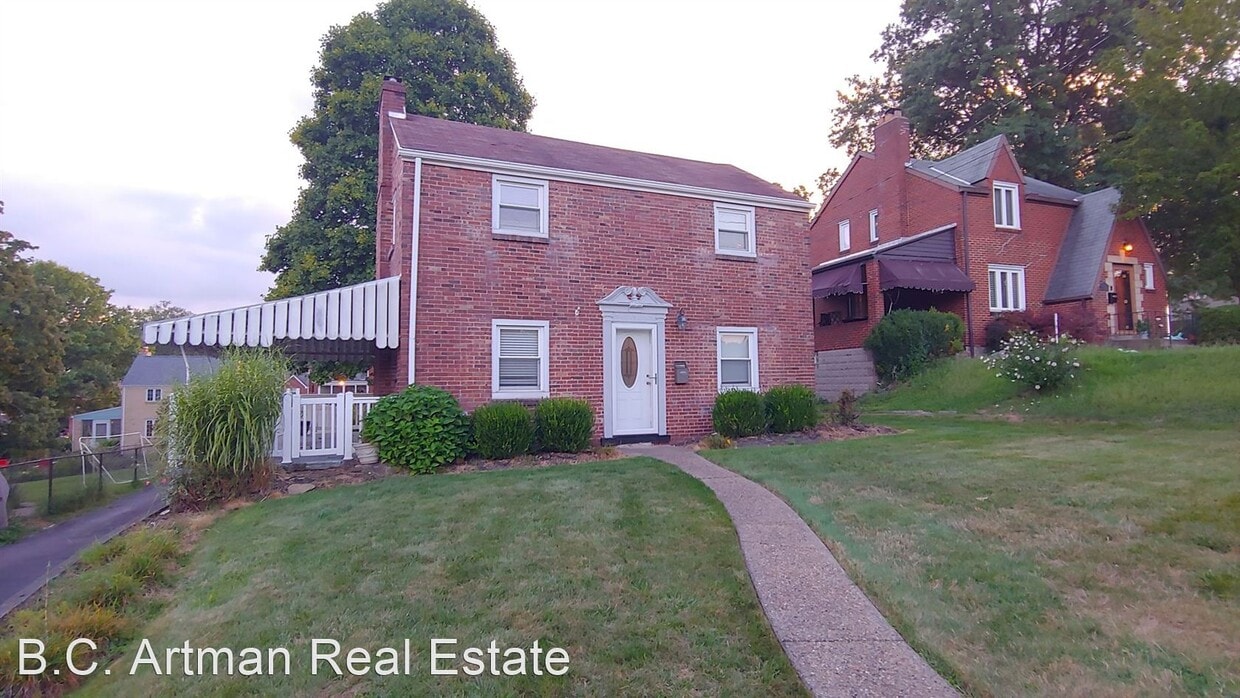3 br, 1.5 bath House 4806 Roberta Drive House Rental in Pittsburgh