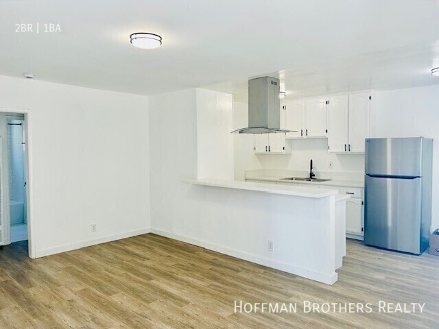 Building Photo - 716 W 81st St