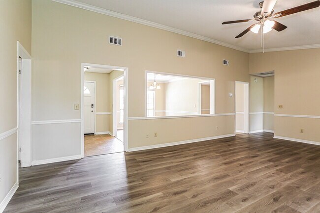 Building Photo - 8323 Cross Timbers Dr W