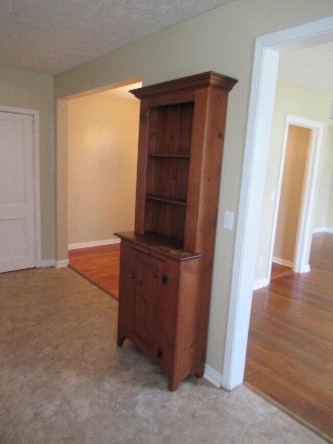 Building Photo - 1407 Cherry St