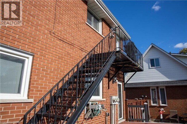 Building Photo - 166 CEDARDALE Ave