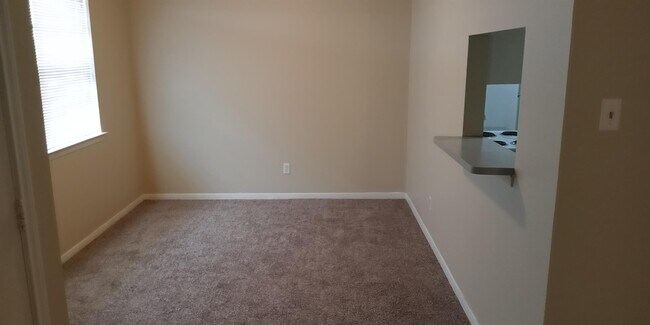 Building Photo - 800 Navarro Dr