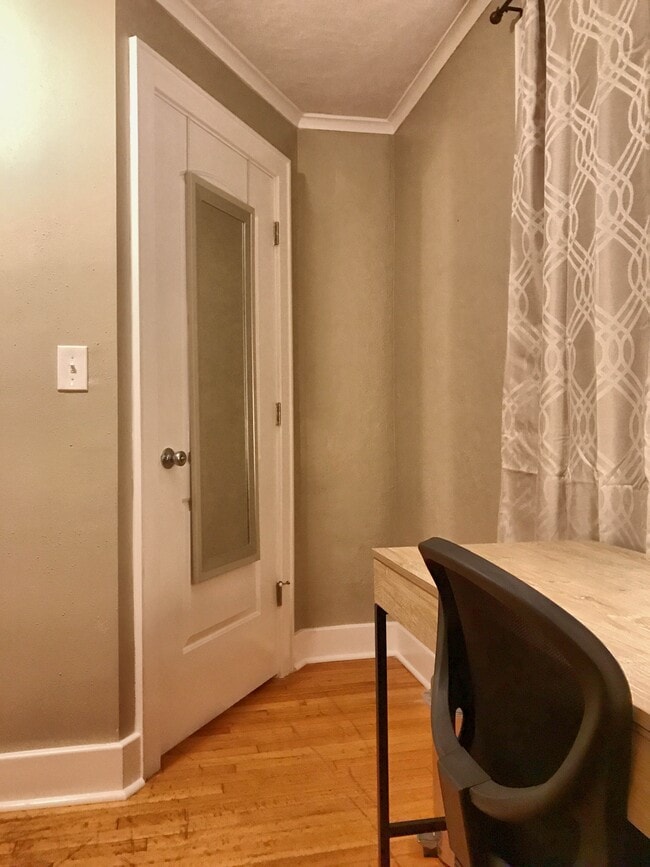 Foto del edificio - 241 Lorraine Ave