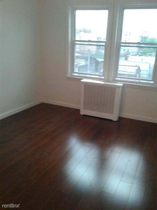 2040 32nd St, Astoria, NY 11105 House Rental in Astoria, NY