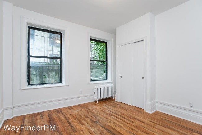 Building Photo - 372 St Johns Pl
