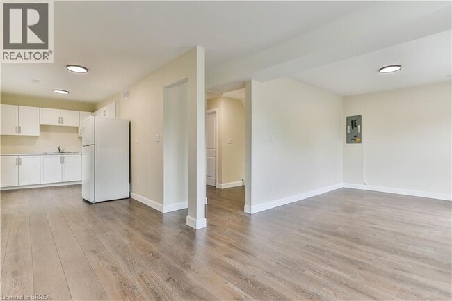 Building Photo - 321 Dalhousie St