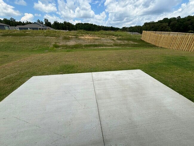 Foto del edificio - 235 Pine Ridge Drive