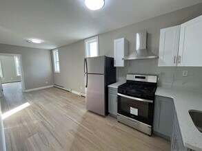 Building Photo - 208 7th St