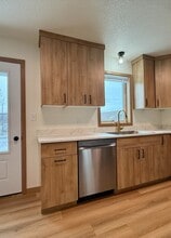 Building Photo - 1028 Castlewood Dr