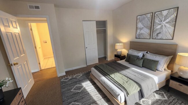 Foto del edificio - Renovated 2BR • Balcony • Washer/Dryer Hookups