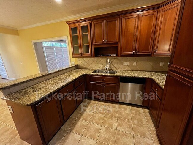 Foto del edificio - 6493 Woodbriar Ln