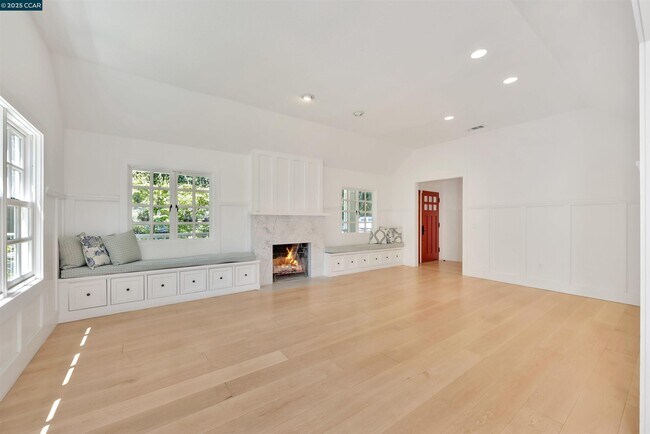 Building Photo - 772 John Way