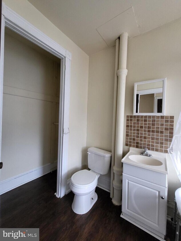 Primary Photo - 345 N 4th St