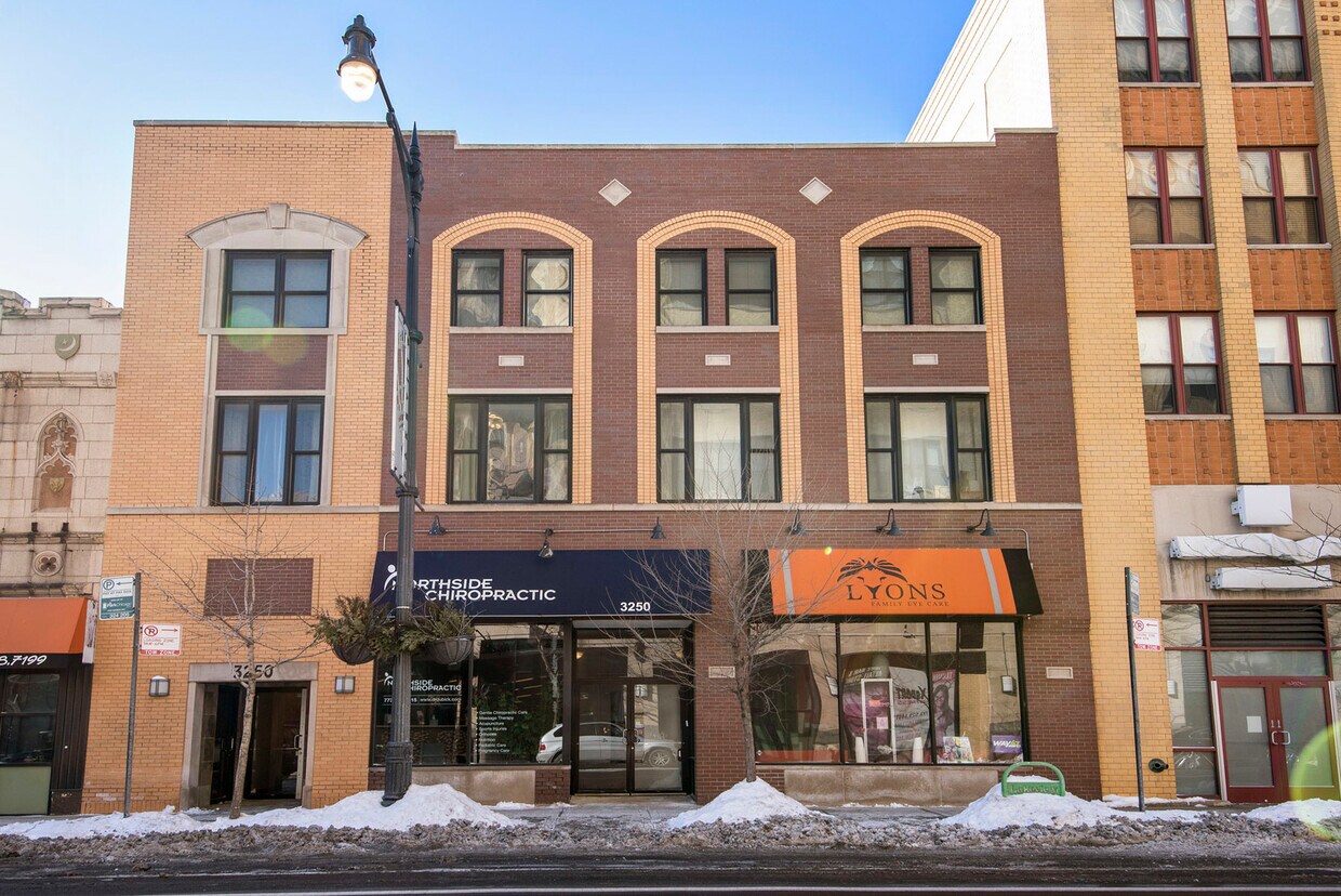 Primary Photo - 3250 N Lincoln Ave