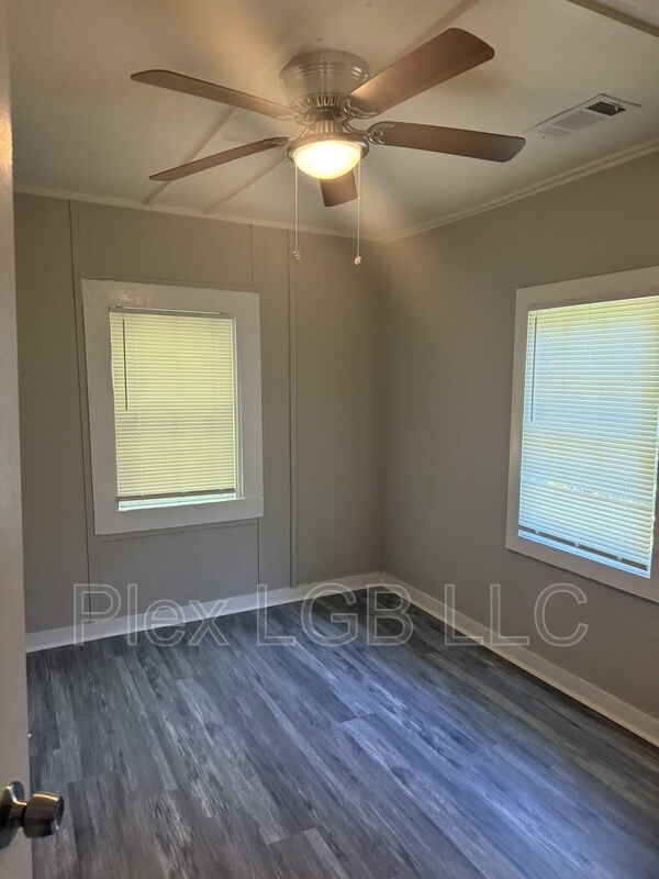 Building Photo - 322 Daniel St