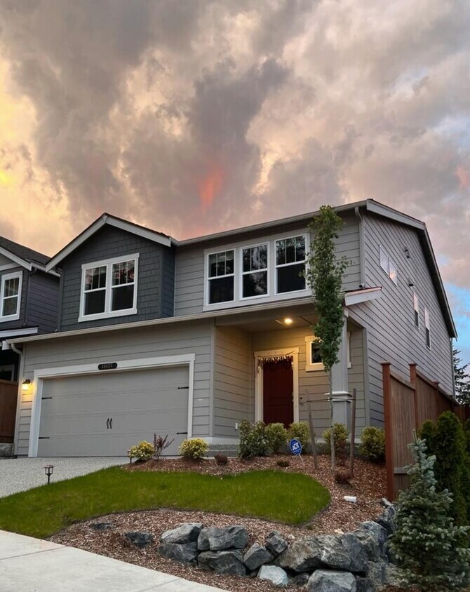 Foto principal - 18825 13th Ave W