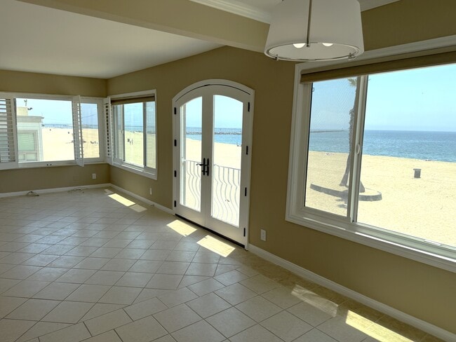 Building Photo - 1319 E Seal Way