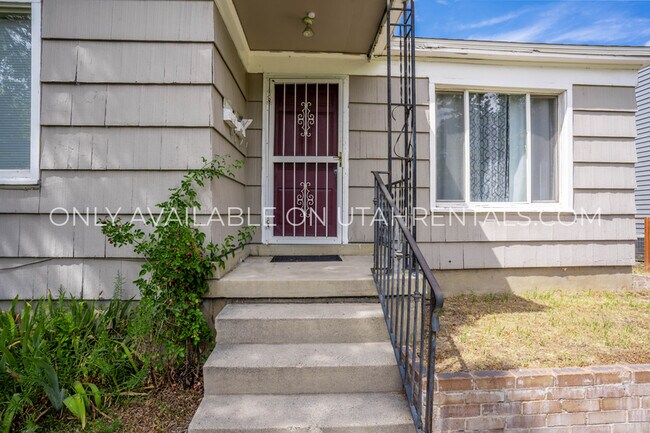 Building Photo - 809 E 50 S