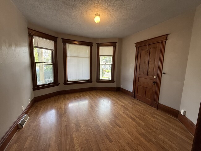 Building Photo - 2566 Hoard St