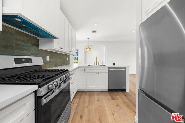 Foto del edificio - 7418 Romaine St