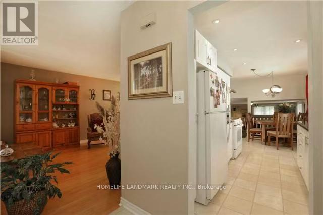 Photo du bâtiment - 1256 Falgarwood Dr