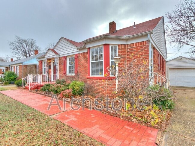 Photo - 408 E 6th St House