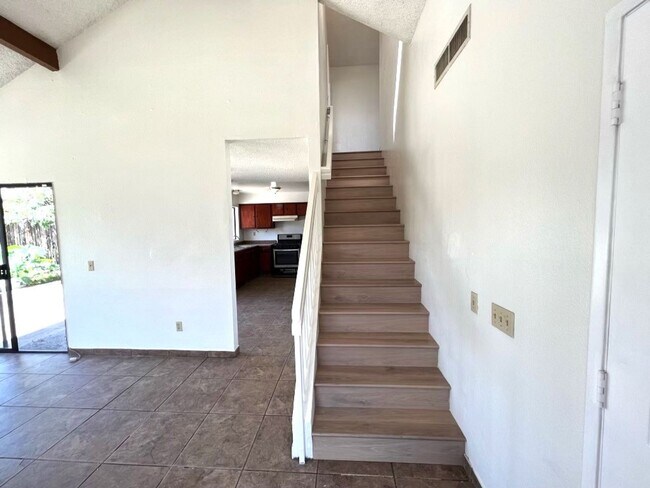 Building Photo - Beautiful 4 Bedroom, 2.5 Baths Single Fami...