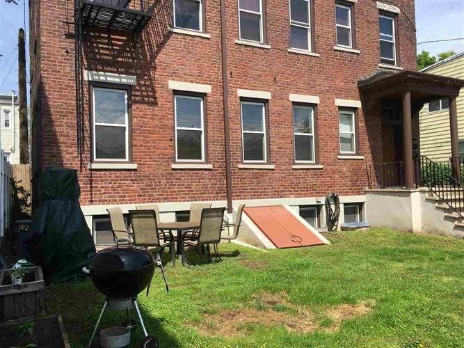Primary Photo - 77 E 22nd St