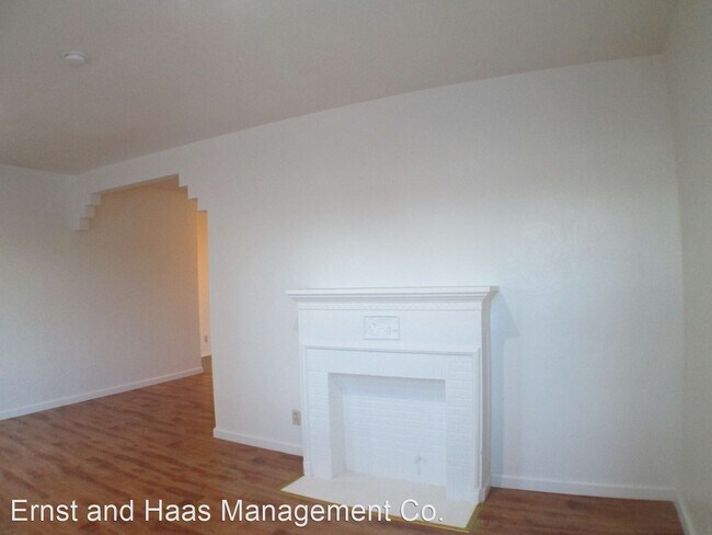 Building Photo - 109-115 E Allington St