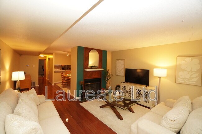 Foto del edificio - 540 S Forest St