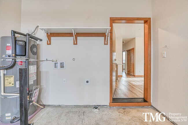 Building Photo - Wonderful 2BD Duplex in Great Washougal Location! Beautiful Finishes!