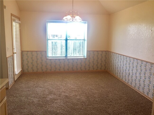 Building Photo - New flooring and paint!  Cute 3 bed, 2 bat...