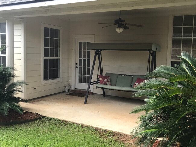 Building Photo - 8008 Laurel Hill Dr