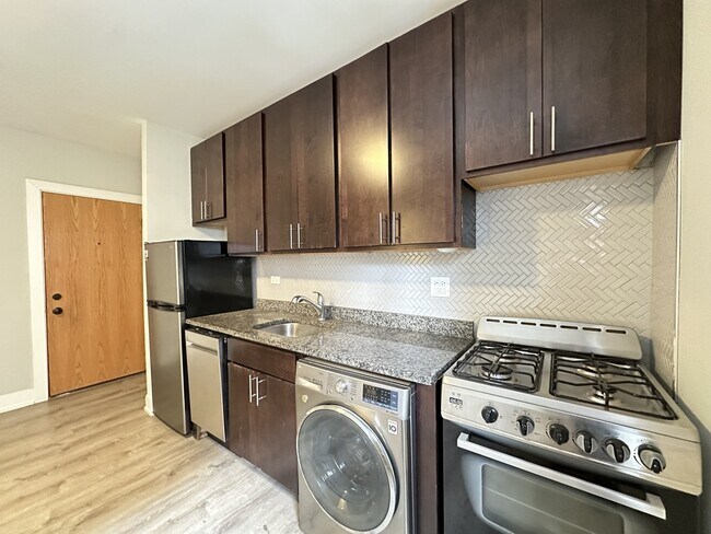Foto del edificio - 434.5 W Belden Ave
