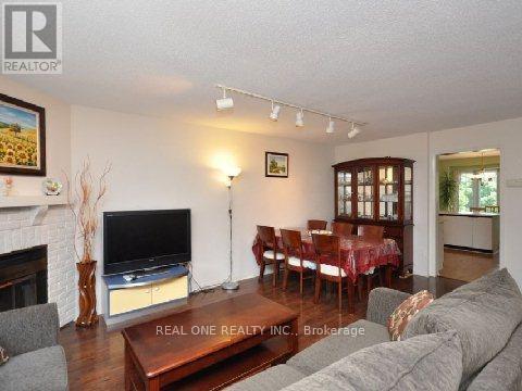 Building Photo - 4605-4605 Donegal Dr