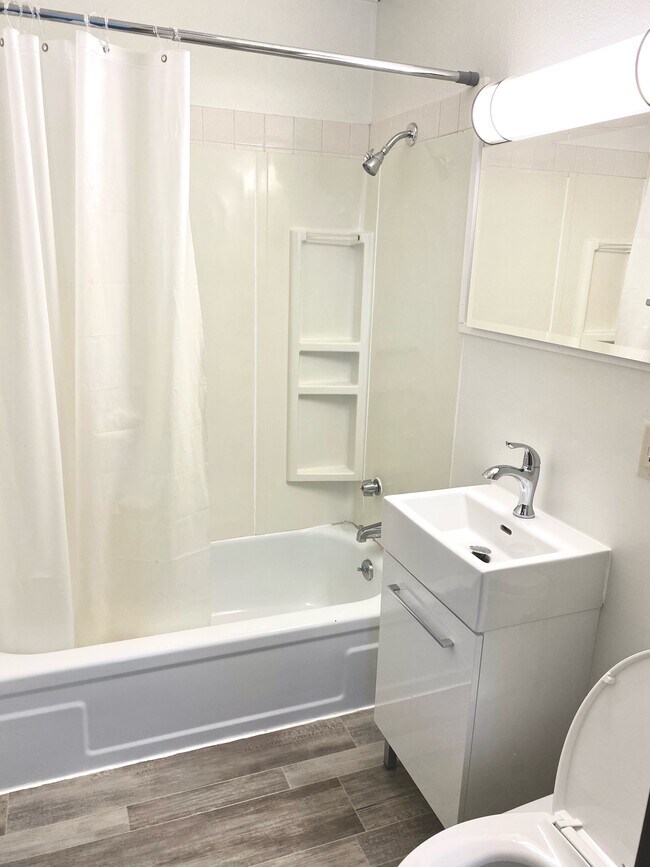 Building Photo - 1825 Baxter Ave