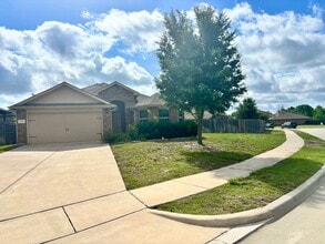 Building Photo - 151 Creekview Dr