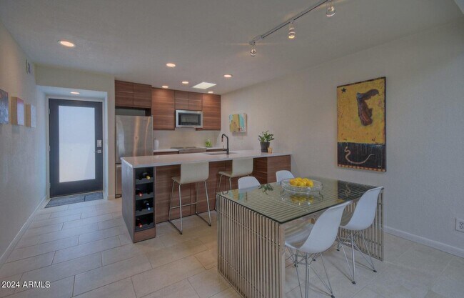 Foto del edificio - 1134 E Rovey Ave